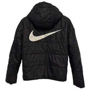 Nike Therma-Fit Women Puffer Jacket S Black Hooded Sportswear Big Swoosh Zip Up